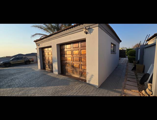 4 BEDROOM FREESTANDING FOR SALE IN BENDOR